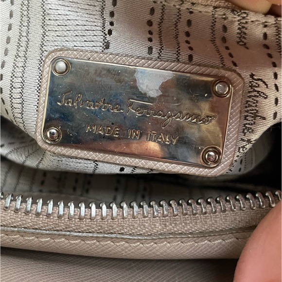 SALVATORE FERRAGAMO Gancini shoulder bag leather pink beige series silver (J) - Picture 4 of 9